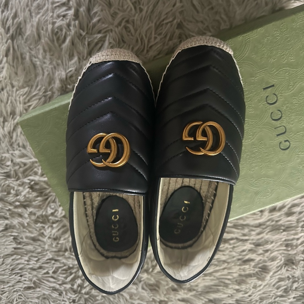 Original, In excellent condition, very little use they look new, black